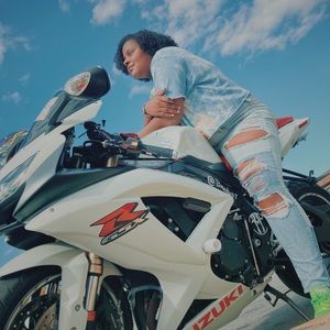 Meet your Posher, Amarii